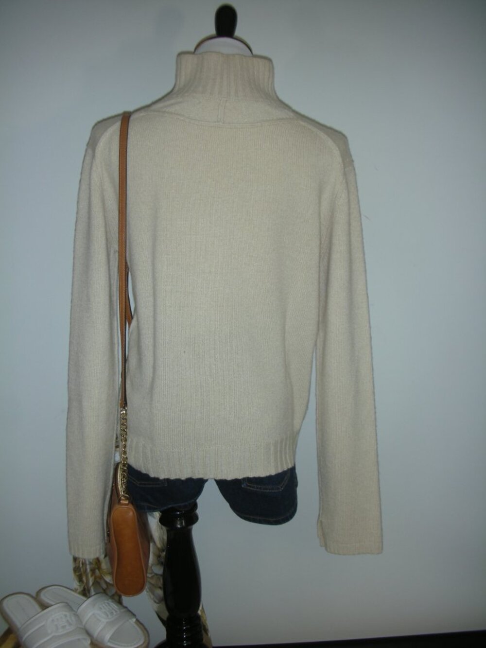 Inhabit 100% Cashmere Cream Turtleneck Sweater L Quiet Luxury Minimalist - Picture 4 of 5
